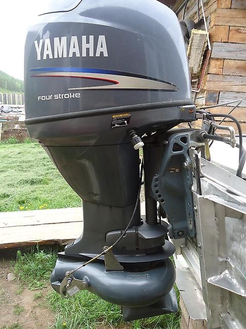Ямаха 50 купить лодочный. Ямаха 80 DETL. Yamaha 80 Лодочный мотор. Yamaha f40 Betl водомет. Лодочный мотор Ямаха 80 четырехтактный.